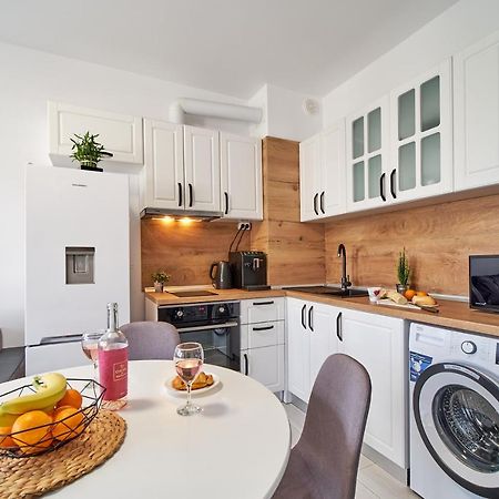 Cozy Apartment With Balcony On The Black Sea- Part Of The Family 'Vicki Apart Varna Eksteriør bilde