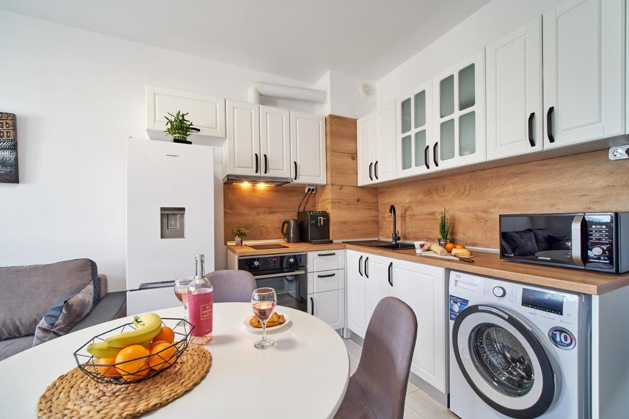 Cozy Apartment With Balcony On The Black Sea- Part Of The Family 'Vicki Apart Varna Eksteriør bilde