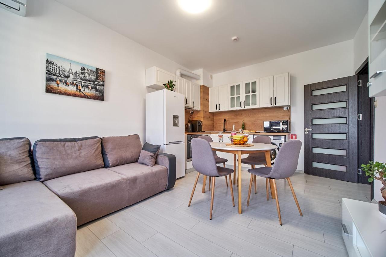 Cozy Apartment With Balcony On The Black Sea- Part Of The Family 'Vicki Apart Varna Eksteriør bilde