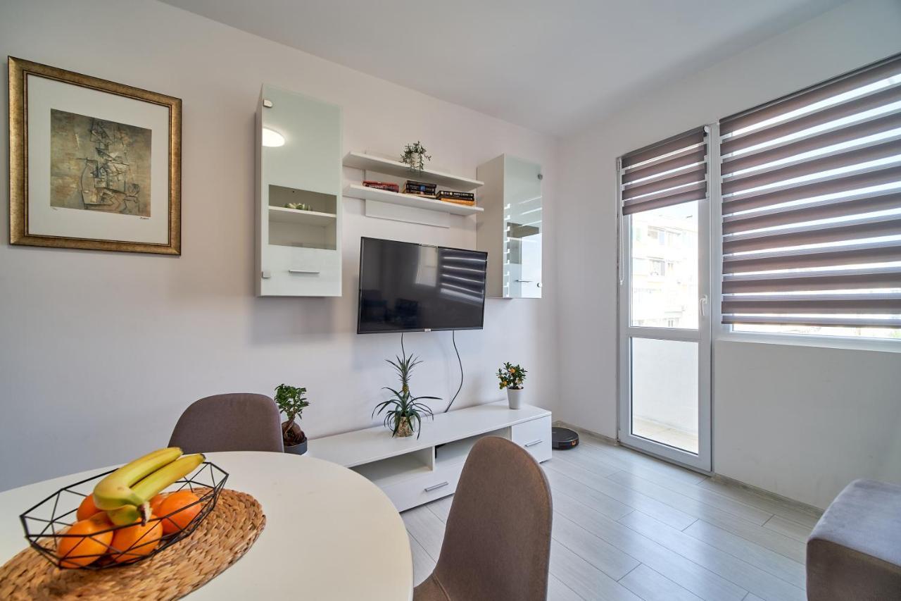 Cozy Apartment With Balcony On The Black Sea- Part Of The Family 'Vicki Apart Varna Eksteriør bilde