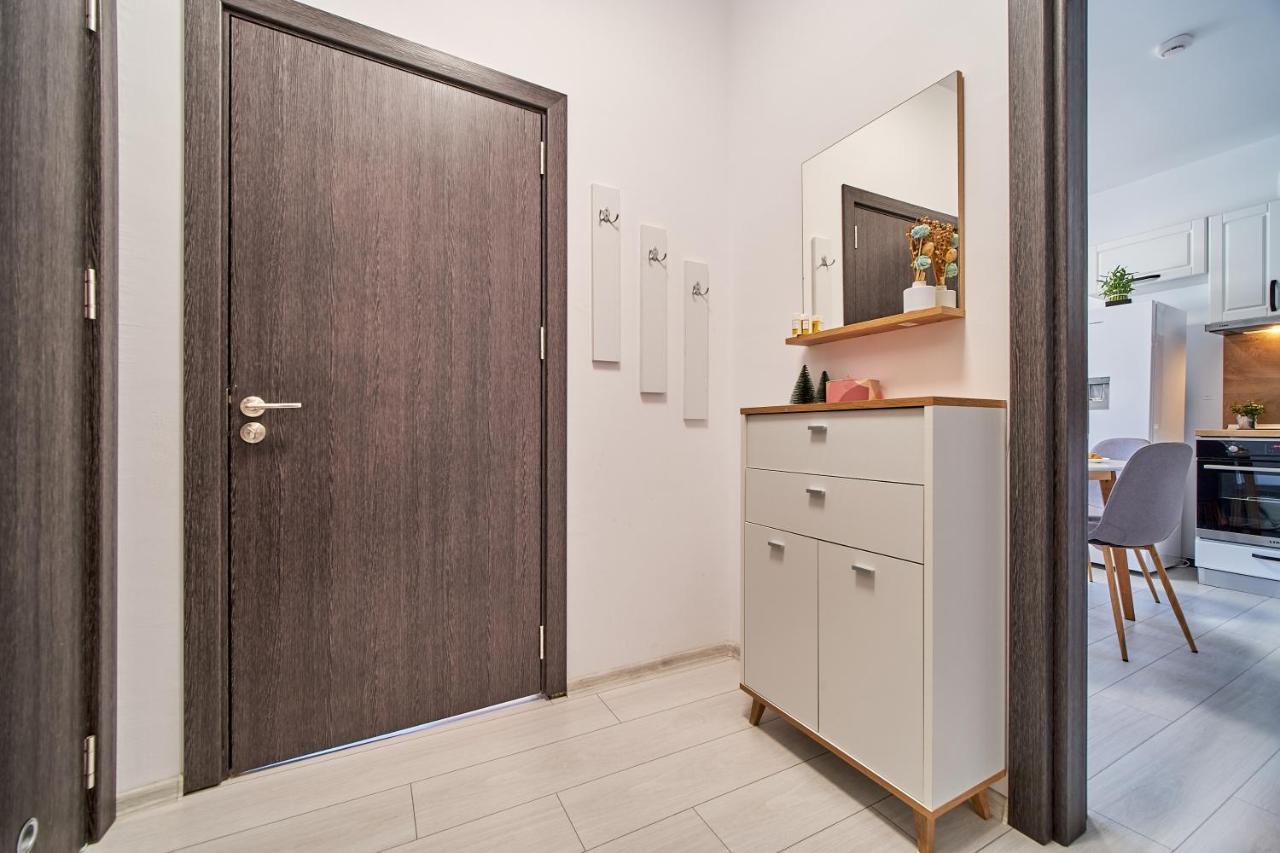 Cozy Apartment With Balcony On The Black Sea- Part Of The Family 'Vicki Apart Varna Eksteriør bilde